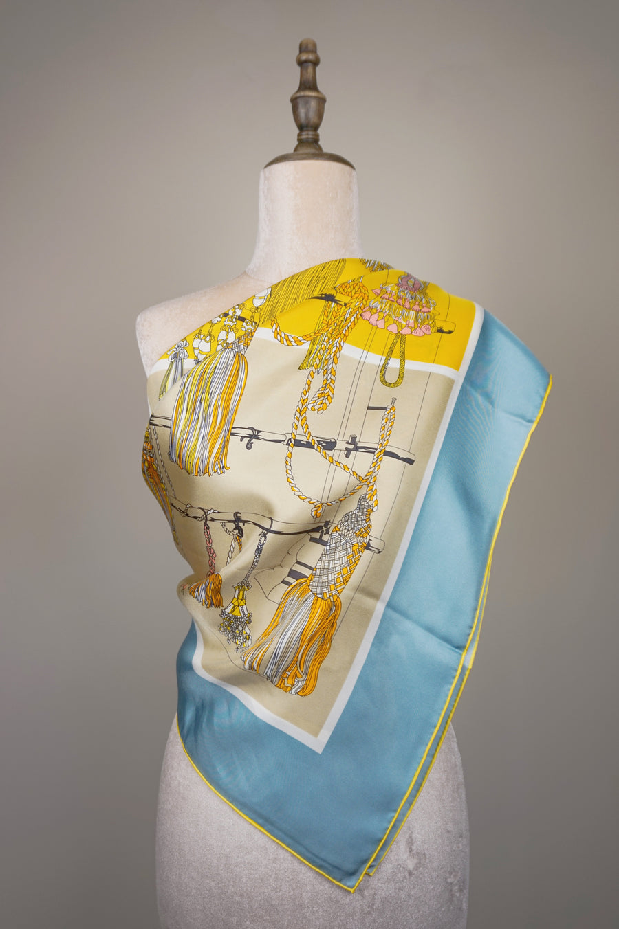 WSS-5826 Four Colors Tassels Luxury Style Silk Scarf
