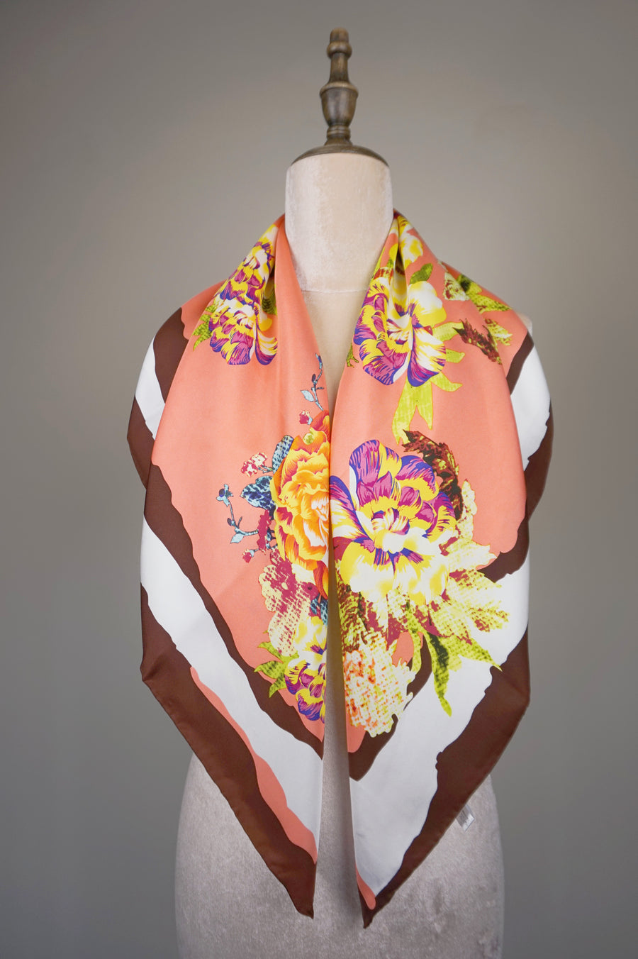 WSS-5832 Corak Flower Garden Luxury Style Silk Scarf