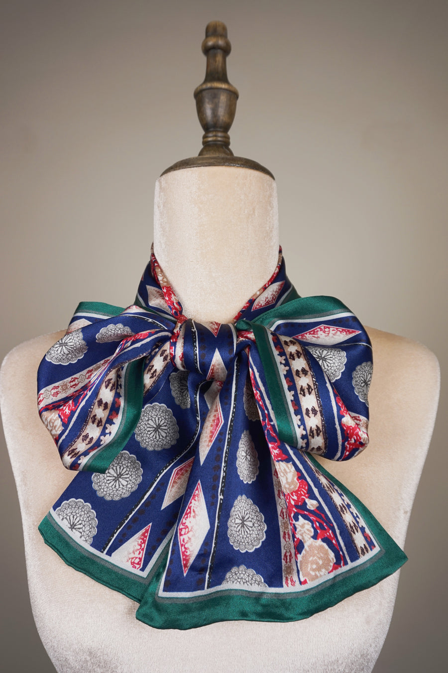 WSS-5846 Green Double Layer Vintage Style Silk Scarf ( narrow size )