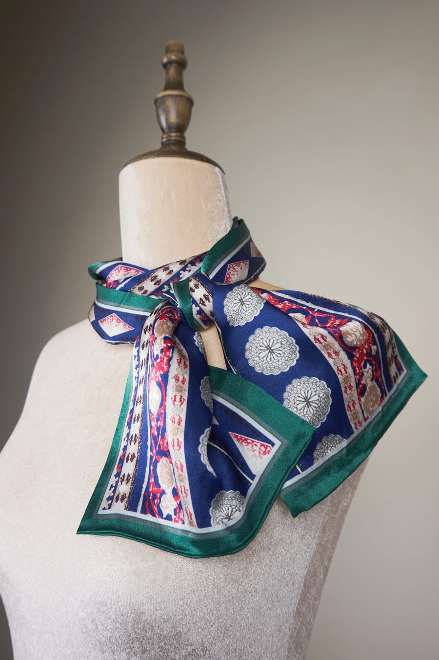 WSS-5846 Green Double Layer Vintage Style Silk Scarf ( narrow size )